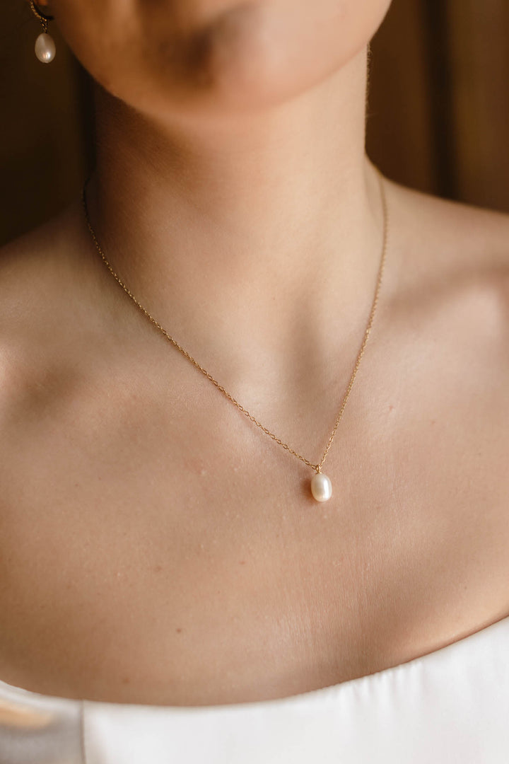 Sophie pearl drop gold chain
